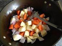 胡萝卜土豆烧牛腩