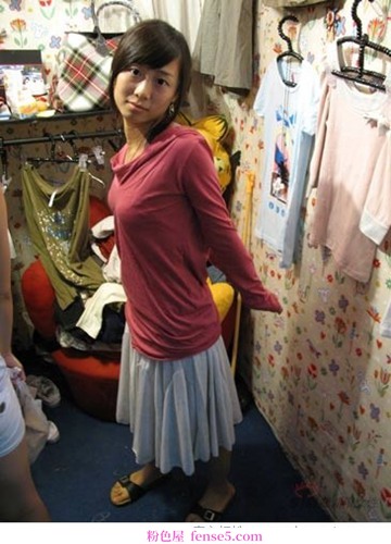 普通女生真枪实弹摔倒