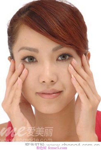 消除黑眼圈的按摩技巧